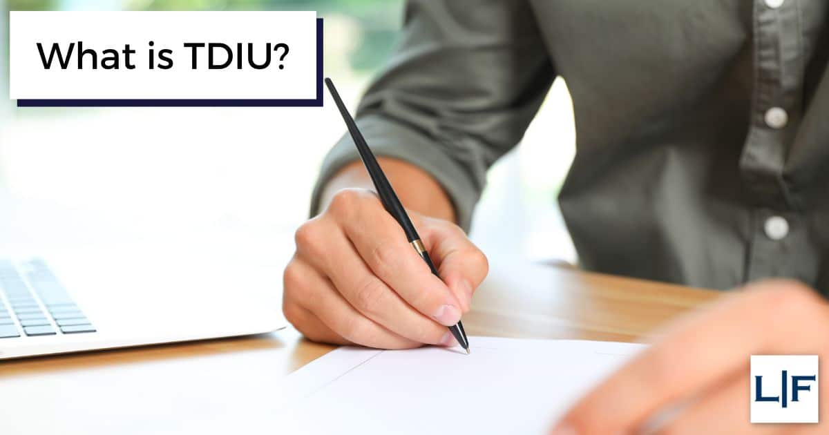 man filling out tdiu form